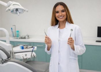 Roupa de dentista: o que ela comunica sobre higiene e profissionalismo no atendimento
